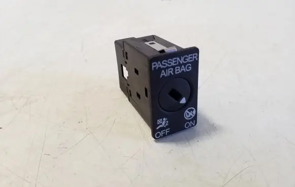 Passenger airbag on/off switch