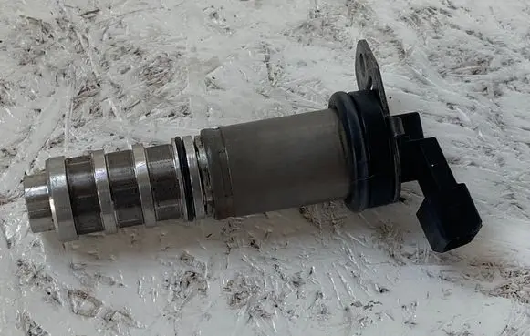 BMW 3 F30 F35 F31 Camshaft vanos timing valve 13151880
