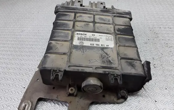 Volkswagen PASSAT B4 Engine control unit/module 0281001327 028906021AM