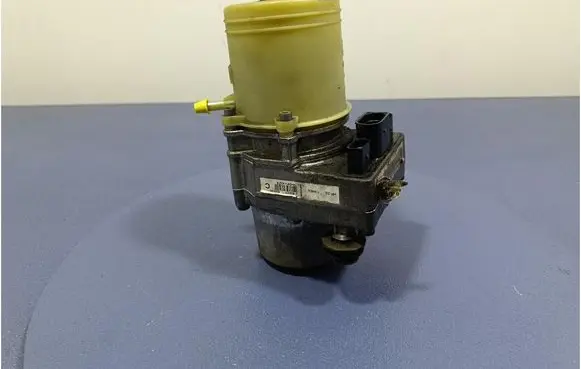 Volkswagen Polo IV 9N3 Power steering pump 6Q0423371B