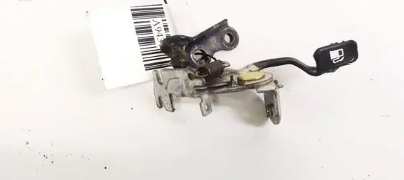 Toyota Yaris Fuel tank opening switch 