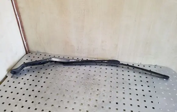 Front wiper blade arm