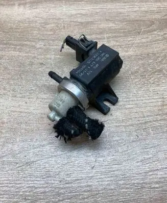 Audi A6 S6 C5 4B Vacuum pump 1H0906627A 72190325