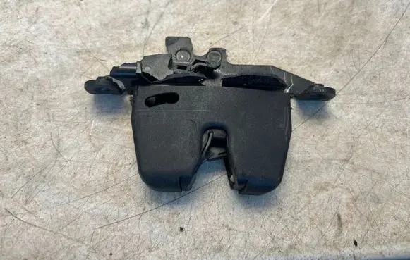 Peugeot 308 Loading door lock 