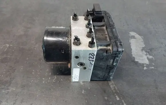 Volkswagen Golf IV ABS Pump 1J0907379P 1J0614117D