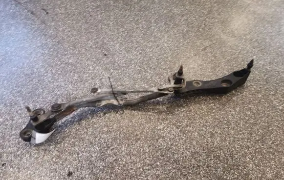 BMW 5 E60 E61 Front wiper linkage 