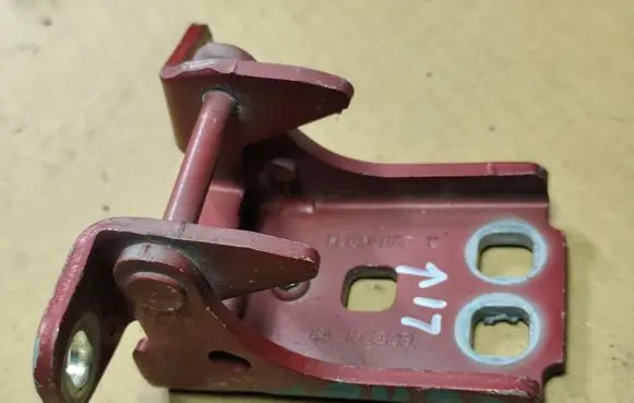 Chrysler PT Cruiser Front door lower hinge 85574F