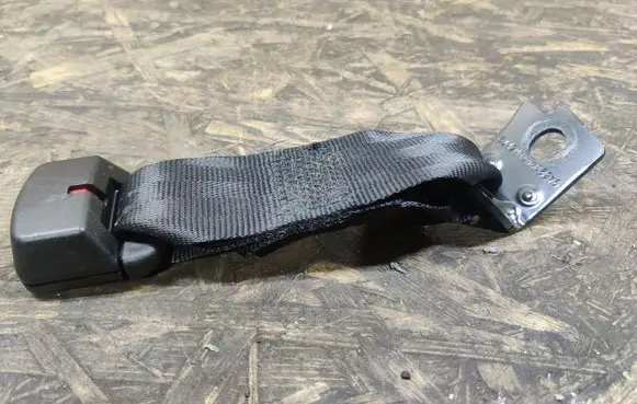Alfa Romeo Giulia Middle seatbelt buckle (rear) 01561129520