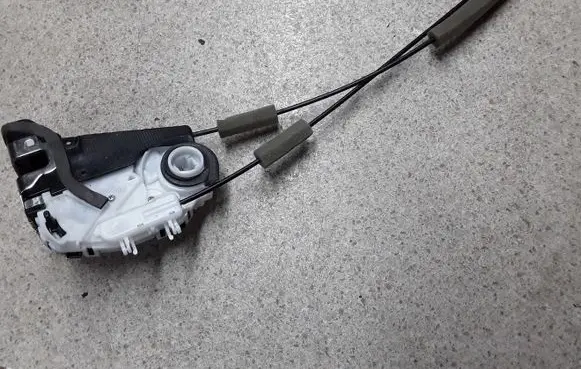 Honda Civic Front door lock L8814120