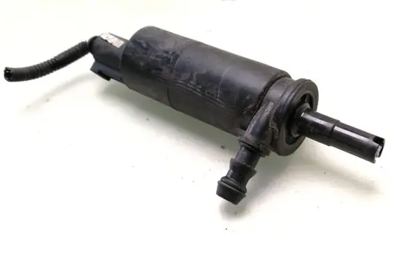 Volkswagen Golf V Headlight washer pump 3B7955681