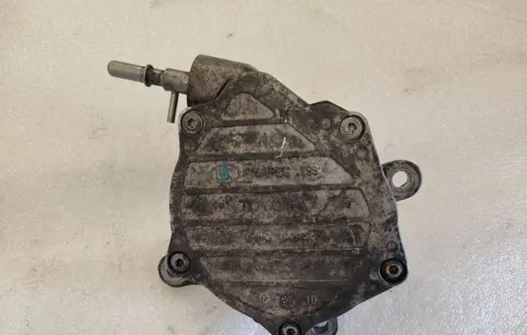 Toyota Corolla Verso AR10 Vacuum pump 27100556
