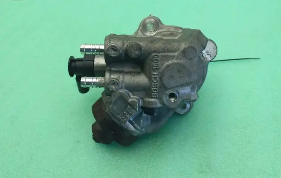 BMW 5 F10 F11 Fuel injection high pressure pump 0445010517 7810696