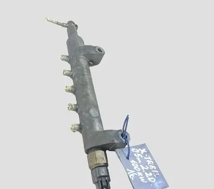 Nissan X-Trail T30 Fuel main line pipe