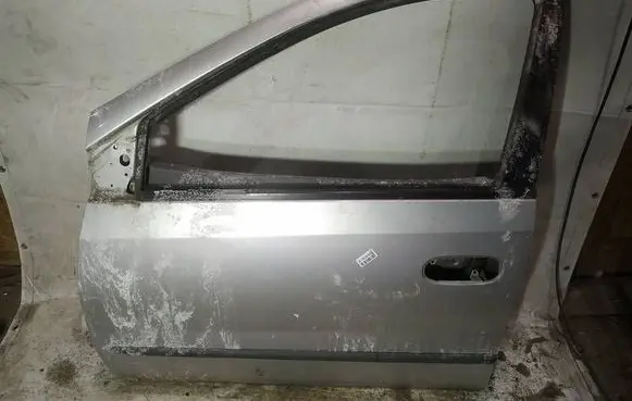 Nissan Almera Tino Front door pilkos
