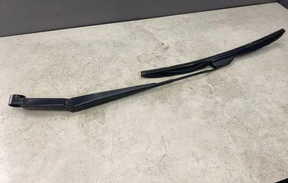 Nissan Pathfinder R51 Front wiper blade arm 39569
