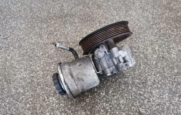 Toyota Avensis T250 Power steering pump