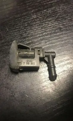 Windshield washer spray nozzle