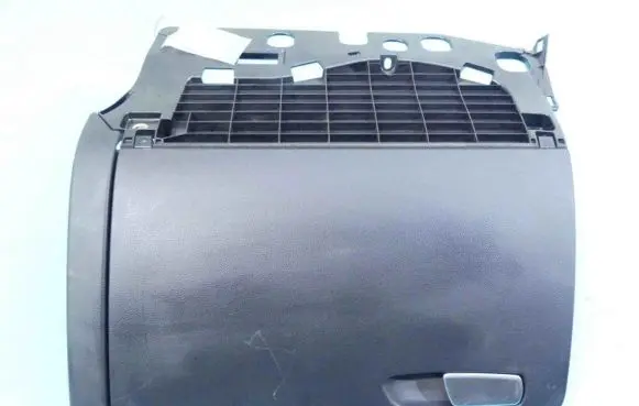 Glove box