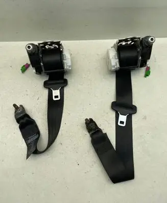 Volvo XC60 Rear seatbelt 39869160 60675 040979