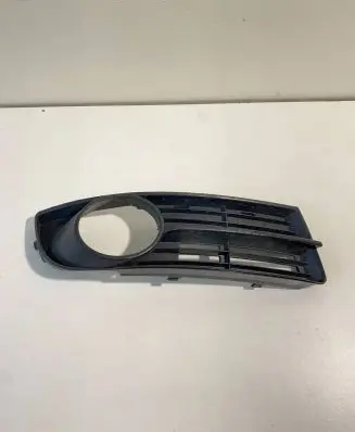 Volkswagen Touran I Front bumper lower grill 1T0853666A