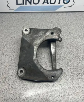 BMW 5 E60 E61 Engine mounting bracket 6761117