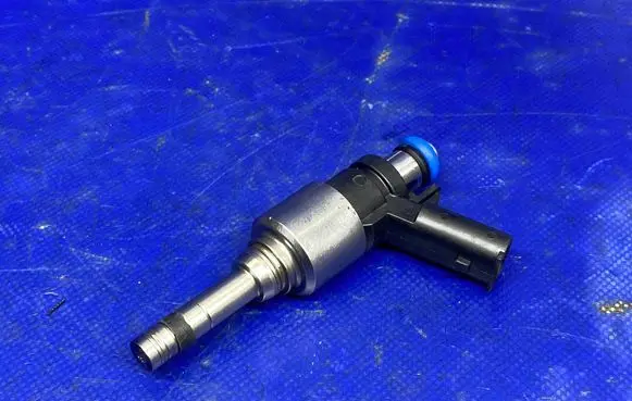 Hyundai i30 Fuel injector 3531004AA0