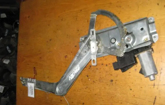 Opel Tigra A Front door window regulator with motor