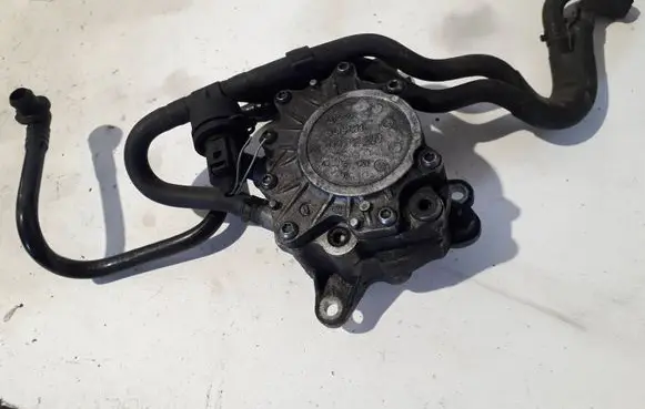 Audi A4 S4 B7 8E 8H Fuel injection high pressure pump 03G145209 M512