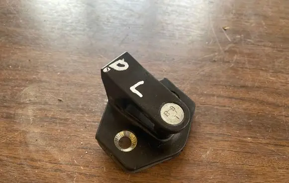 BMW 5 E39 Front door lock loop/hook striker 8176350