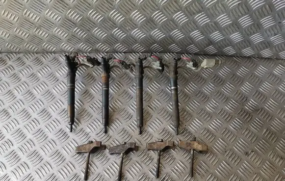 Toyota Corolla Verso AR10 Fuel injectors set 236700R040