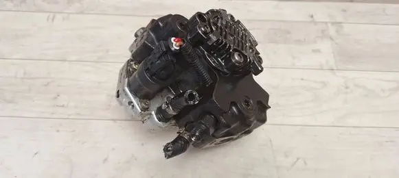 Volvo S80 Fuel injection high pressure pump 8689590 0445010043