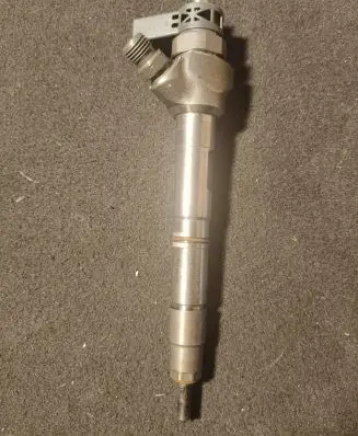Volkswagen Golf VII Fuel injector 04L130277AE