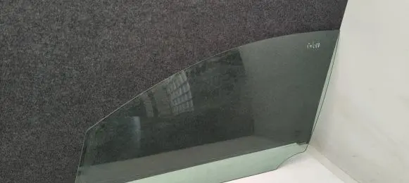 Volvo S40 Front door window glass four-door