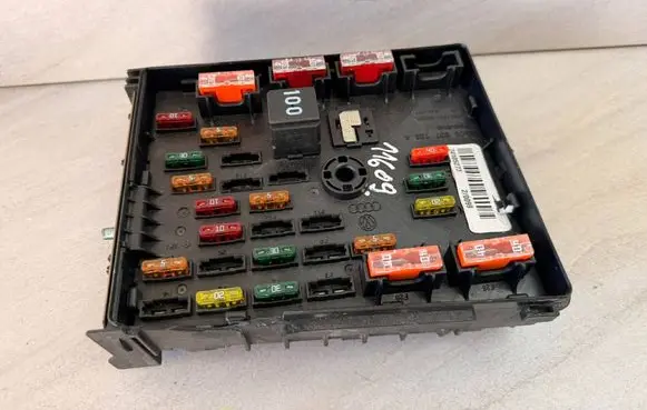 Volkswagen PASSAT B7 Fuse module 3C0937125A