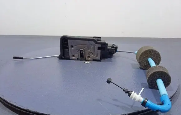 BMW X4 F26 Front door lock 9492094