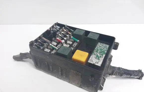 BMW 5 E28 Fuse module