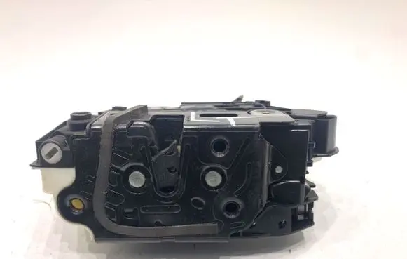 Volkswagen Tiguan Rear door lock 5N0839015G