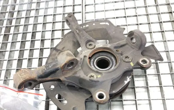 Hyundai i30 Front wheel hub spindle knuckle