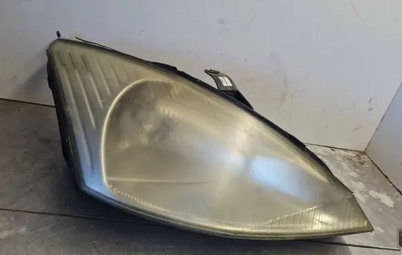 Ford Focus Headlight/headlamp XS4113005