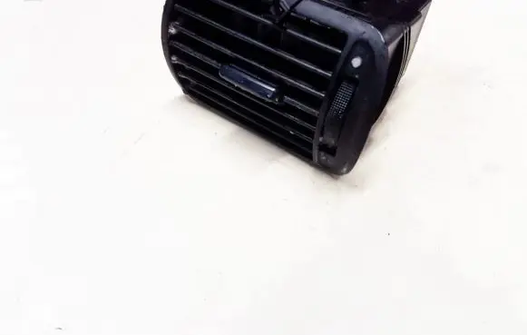 Seat Toledo II (1M) Dash center air vent grill 8L0820901