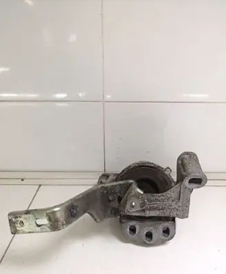 Engine mount bracket