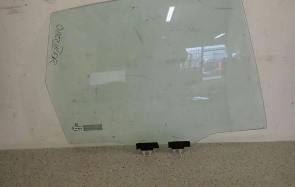 Honda Jazz Sliding door window/glass 