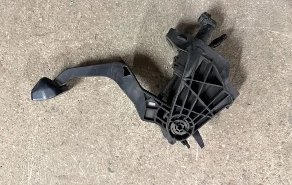 Volkswagen Polo V 6R Clutch pedal 6R1721059AA