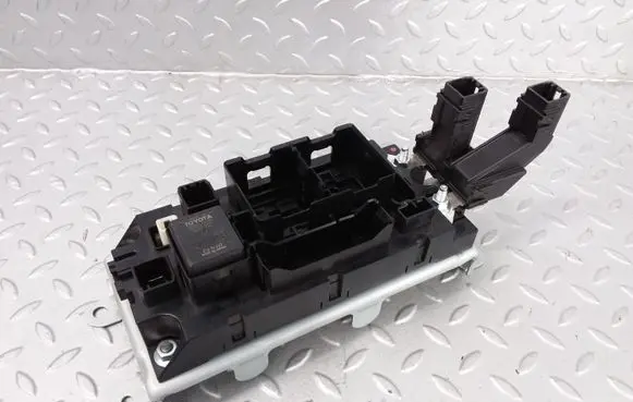 Lexus GS 250 350 300H 450H Fuse module G92Z153010