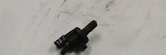 Audi A6 S6 C6 4F Valve vacuum 