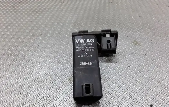 Volkswagen Caddy Glow plug pre-heat relay 038907281D
