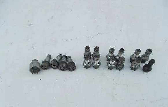 Volkswagen Touran I Nuts/bolts 