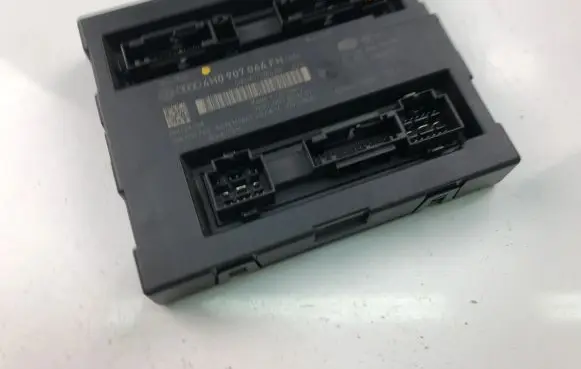 Audi A6 S6 C6 4F Central body control module 4H0907064FH