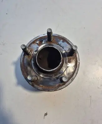 Rear wheel hub