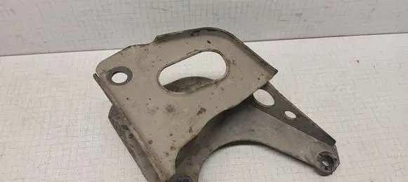 Nissan Almera N16 Engine mounting bracket